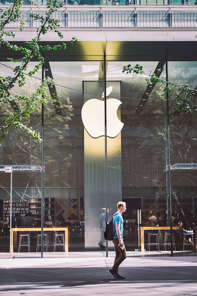 Photo by zhang kaiyv Apple Center